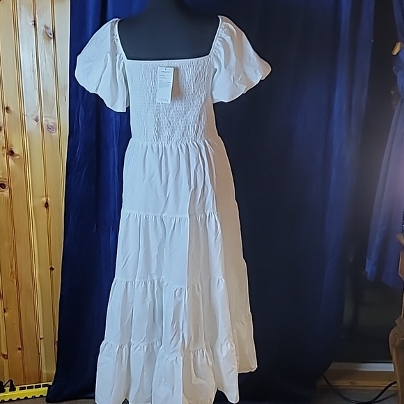 Pretty garden white puff sleeve dress - Picture 2 of 4